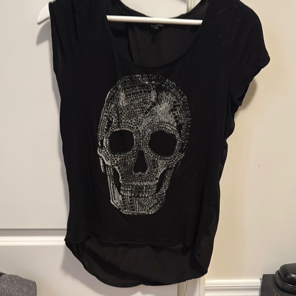 Black Guess Skull Graphic Women's Top